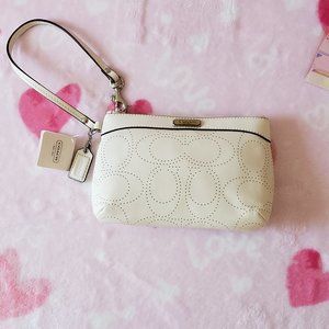 Coach Perforated Wristlet White Leather Signature C Clutch!!🧁💟